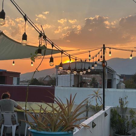 Monkey Toe Guesthouse Csiangmaj Kültér fotó